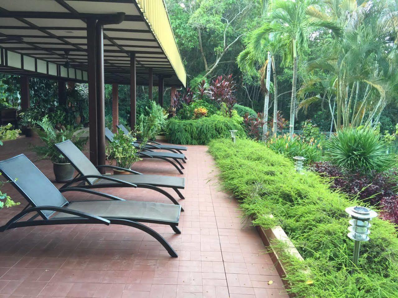 Mersing Merlin Inn Exterior photo
