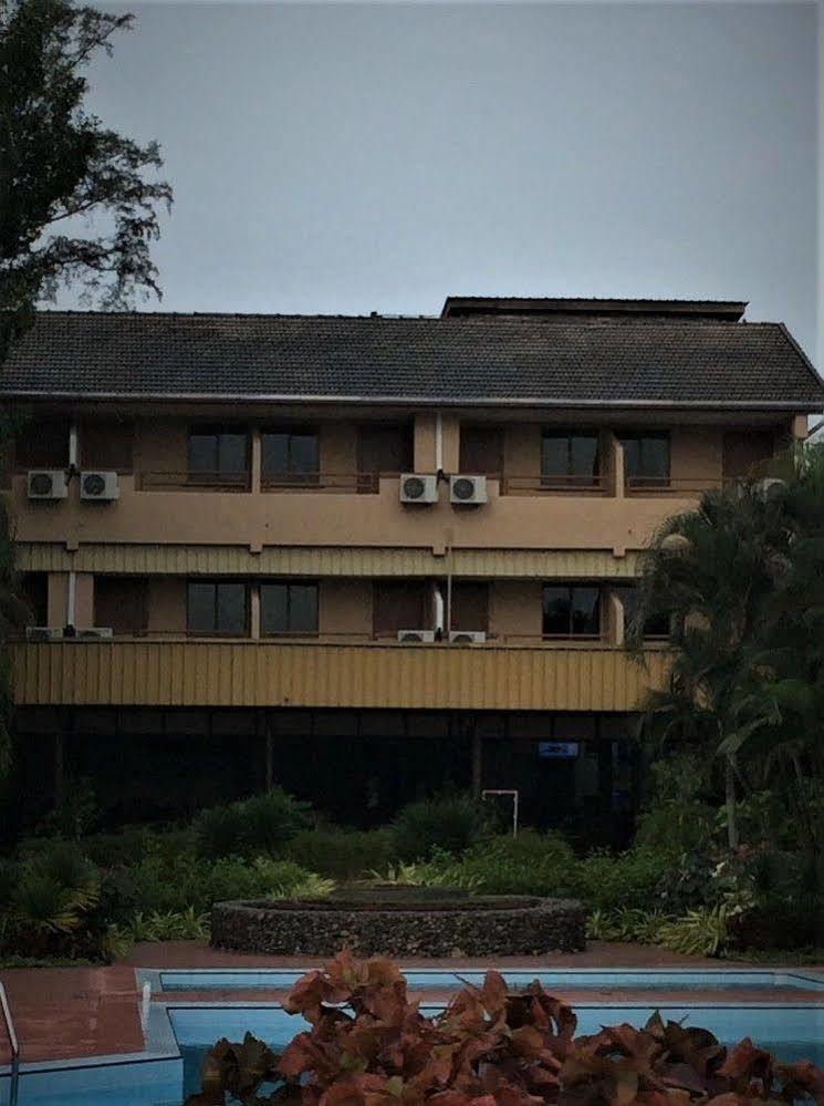 Mersing Merlin Inn Exterior photo