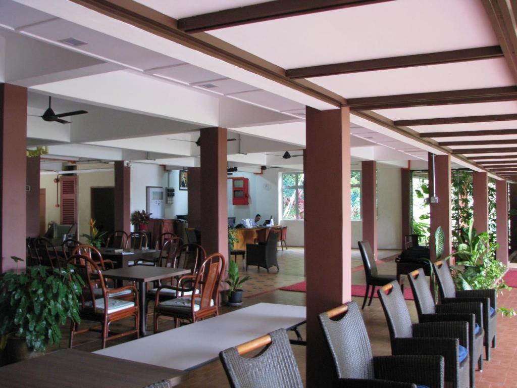 Mersing Merlin Inn Exterior photo