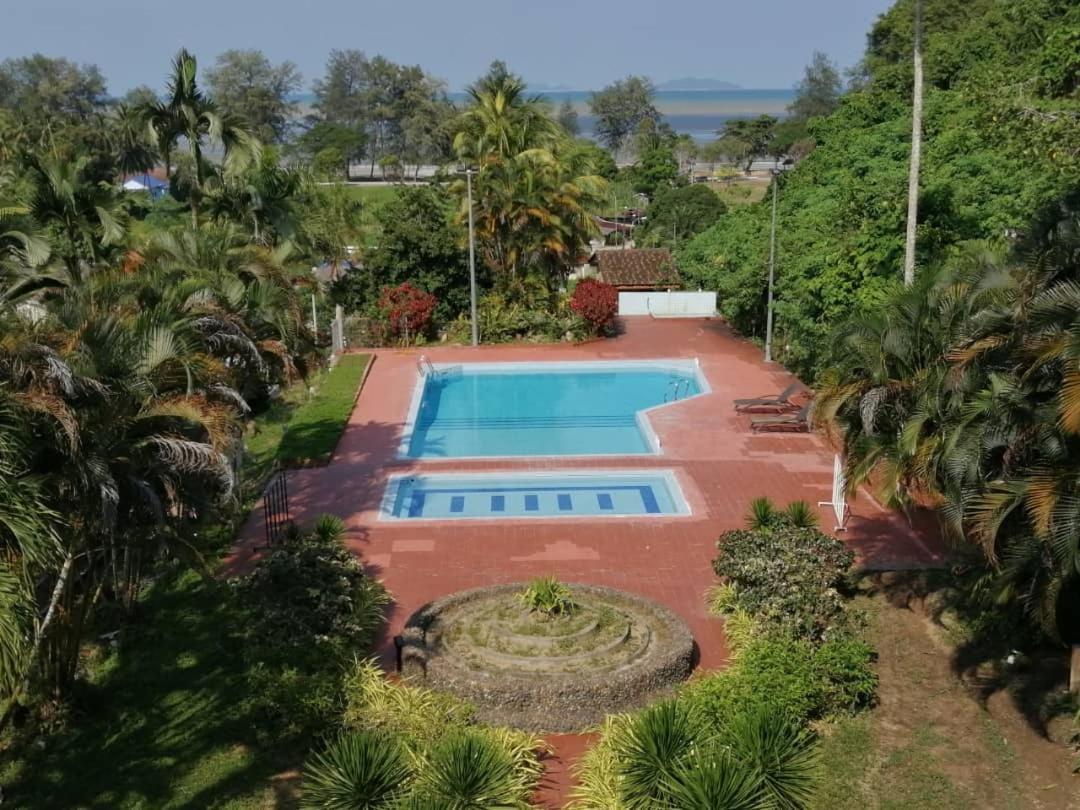 Mersing Merlin Inn Exterior photo